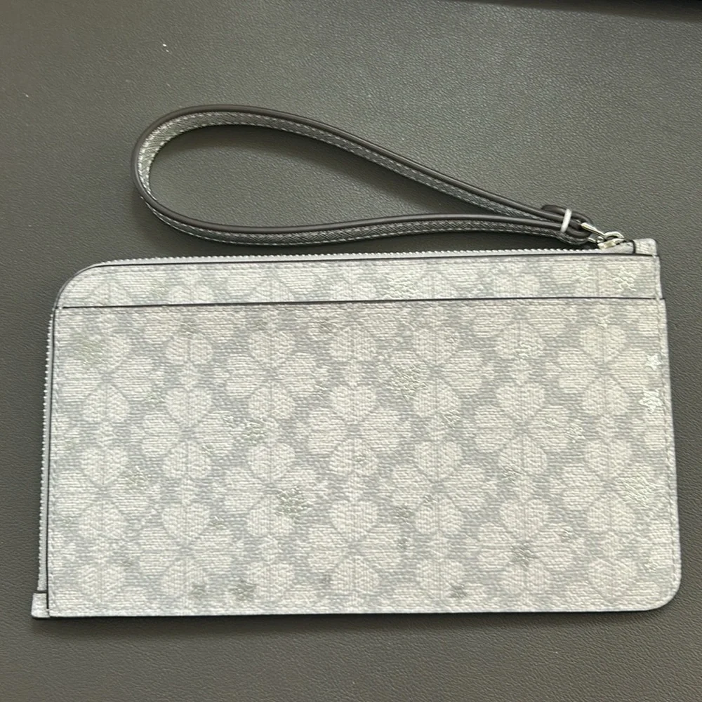 Kate Spade Gray Star Wristlet —  NWOT - Picture 2 of 3